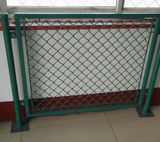 chain link guardrail fence