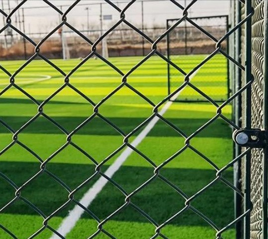 chain link guardrail fence