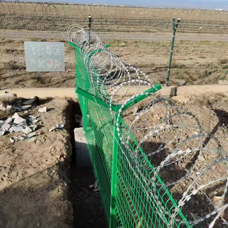 protective wire mesh fence